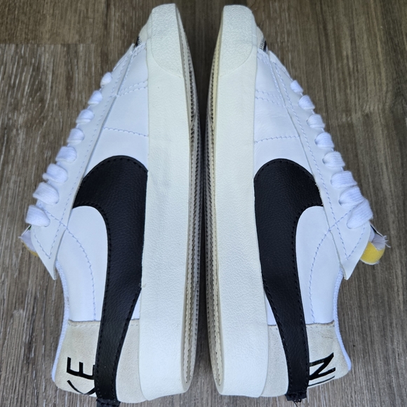 Nike White and Black Retro Sneakers - Picture 1 of 6